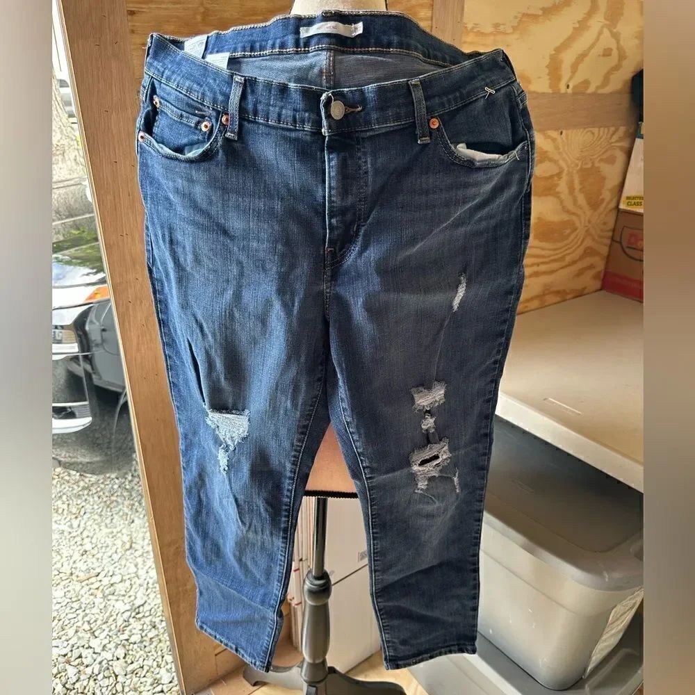 Levi's Boyfriend Distressed Jeans